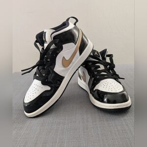 Nike Jordan 1 Mid SE Black Gold 3Y